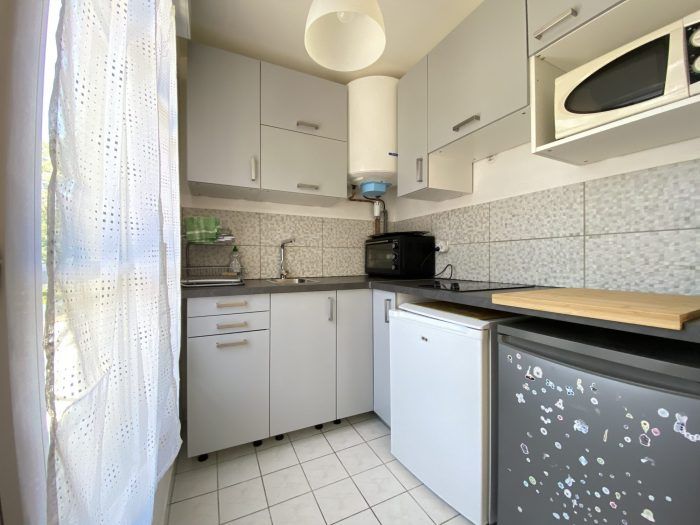 Vente appartement 1 pièce (cuisine aménagée, double vitrage, stationnement, volets roulants ...